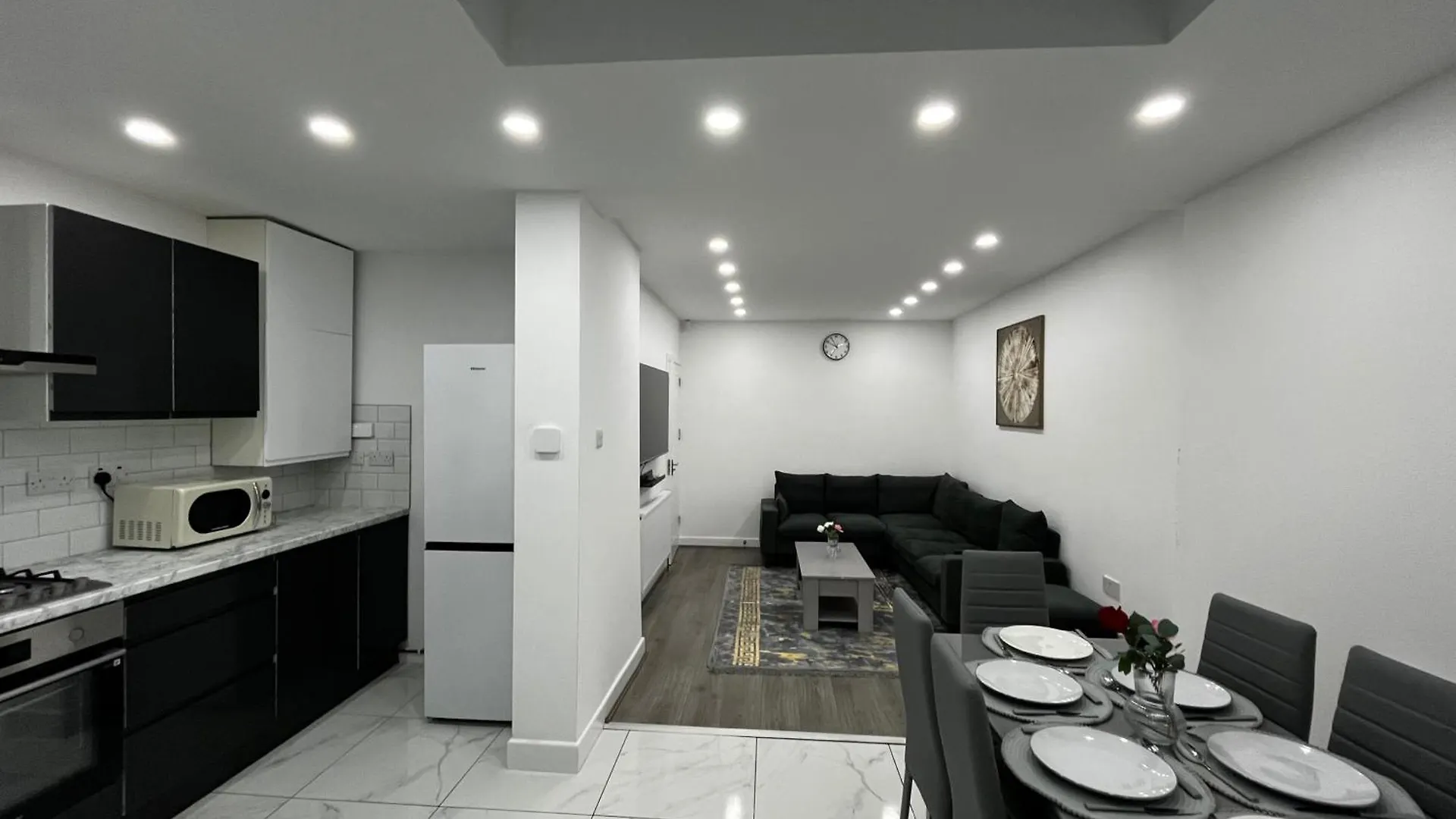 Spacious 4 Bed Home - Sleeps 7 Garden & Parking Birmingham Holiday home