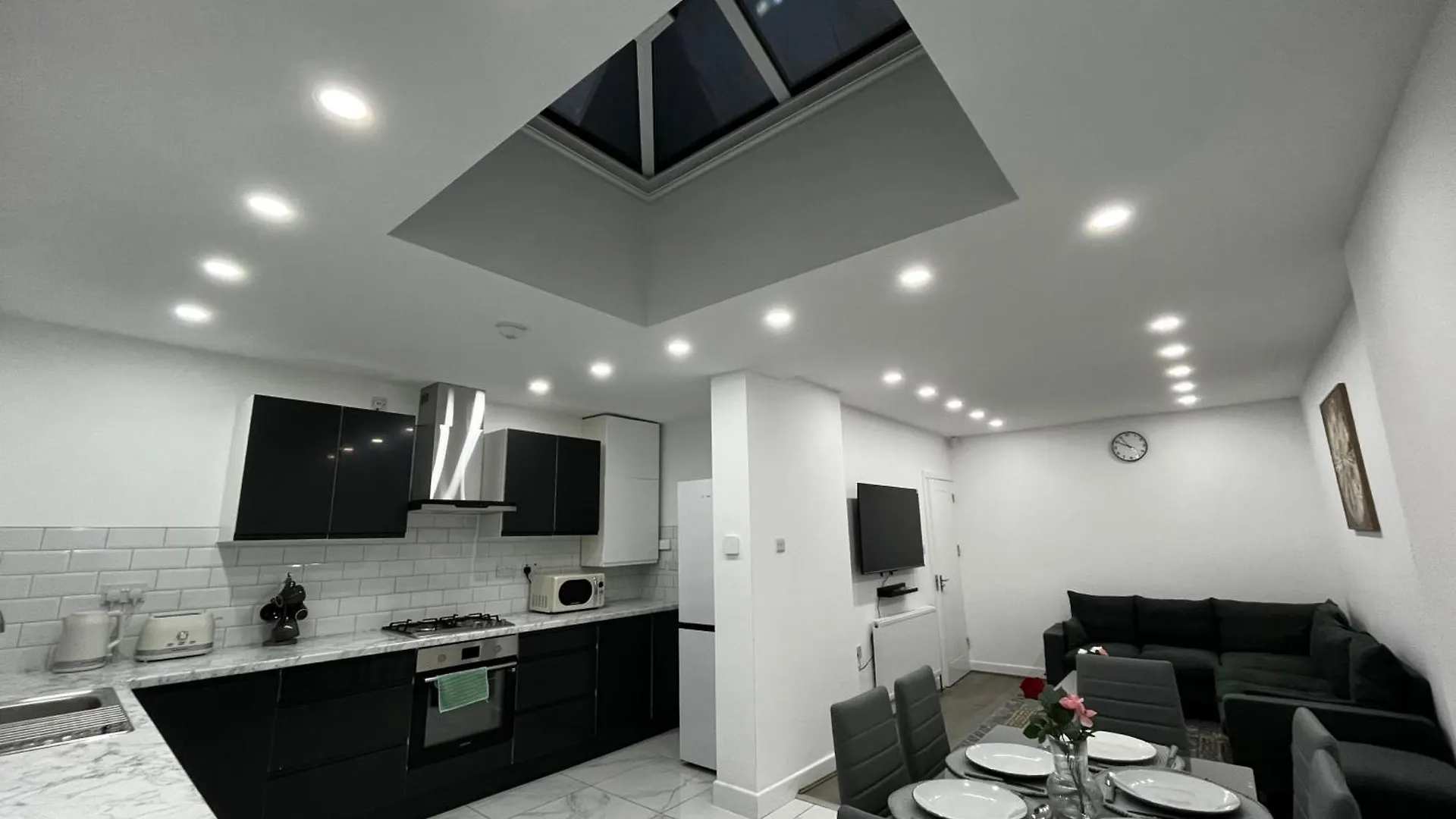 Spacious 4 Bed Home - Sleeps 7 Garden & Parking Birmingham