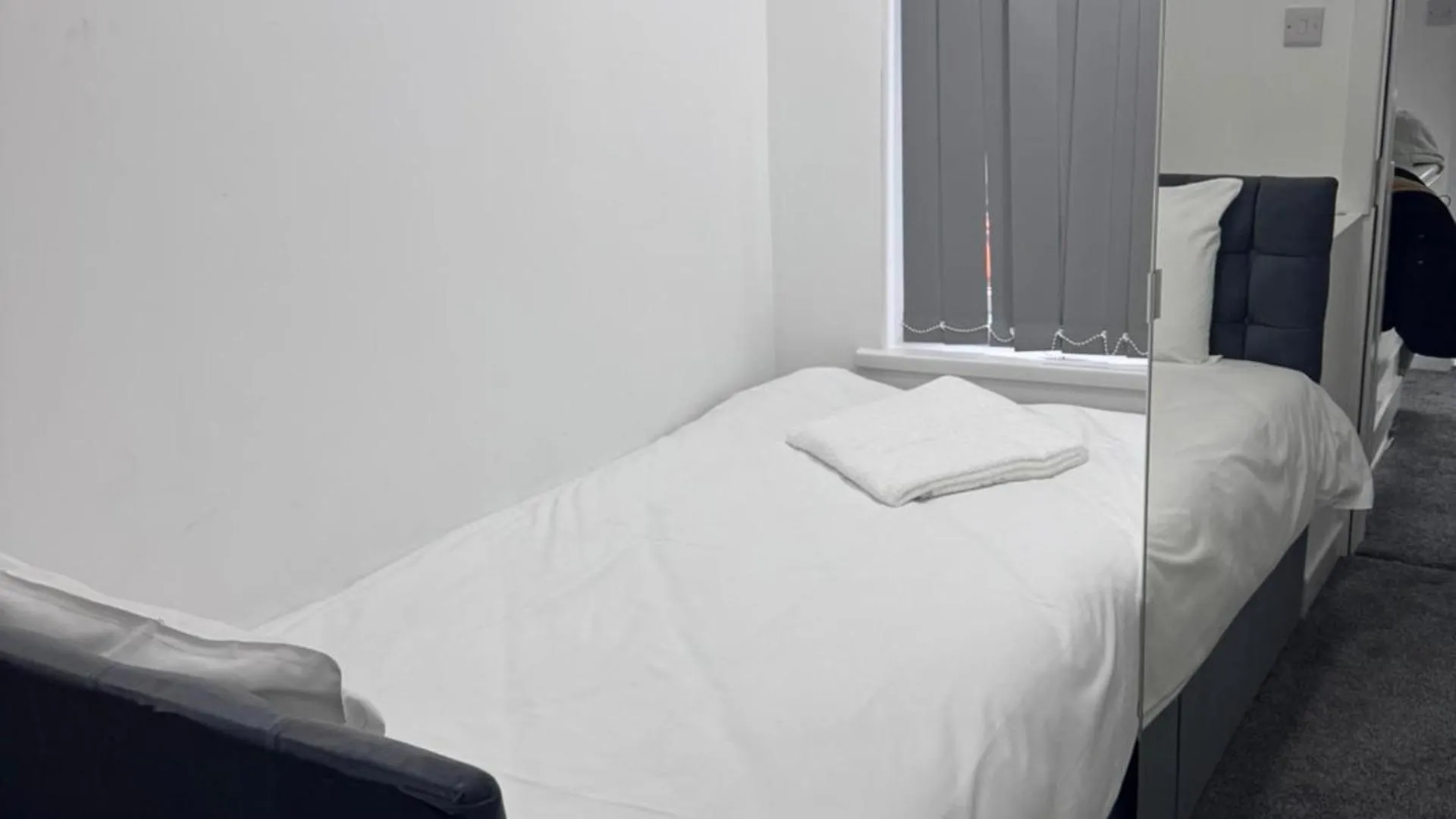 Holiday home Spacious 4 Bed Home - Sleeps 7 Garden & Parking Birmingham