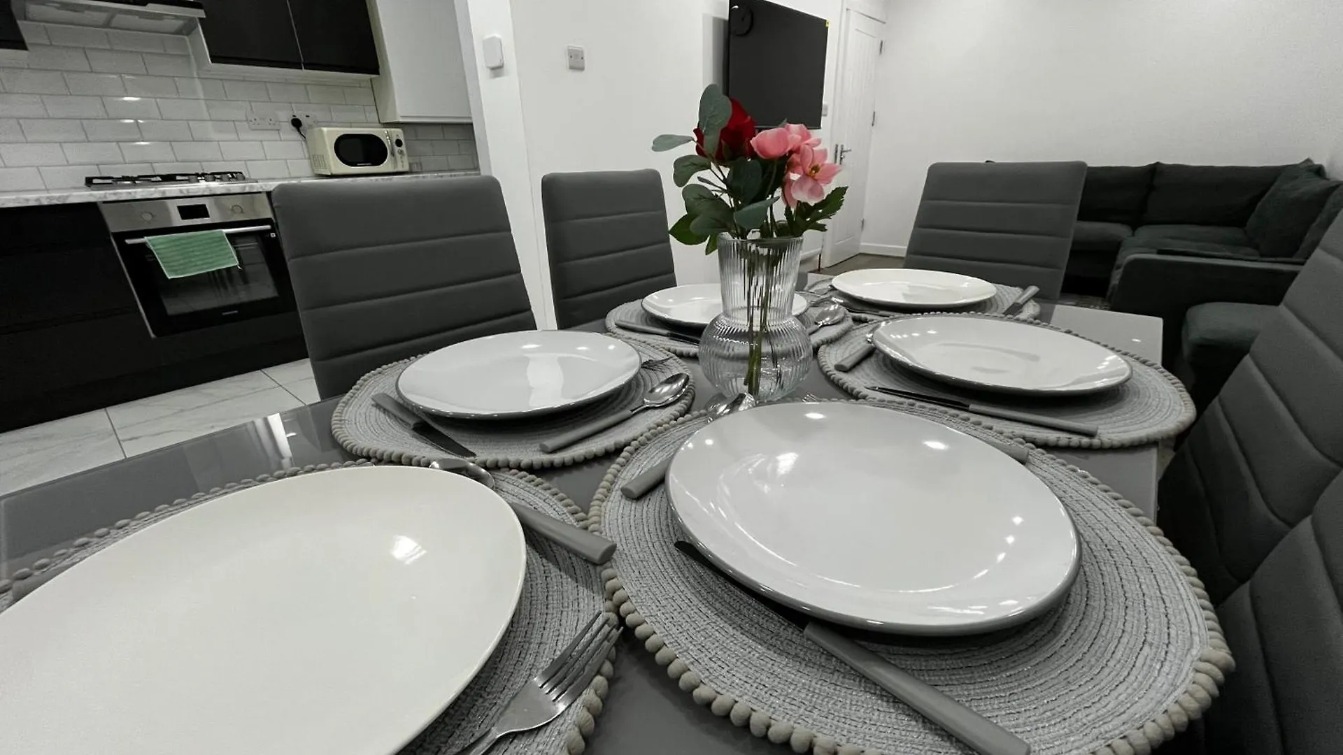Spacious 4 Bed Home - Sleeps 7 Garden & Parking 伯明翰 度假居